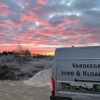 firmabil-med-solnedgang